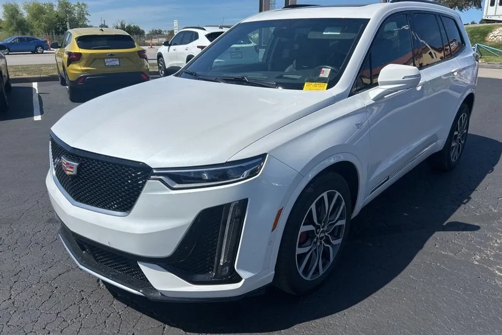 2024 Cadillac XT6 Sport photo 1