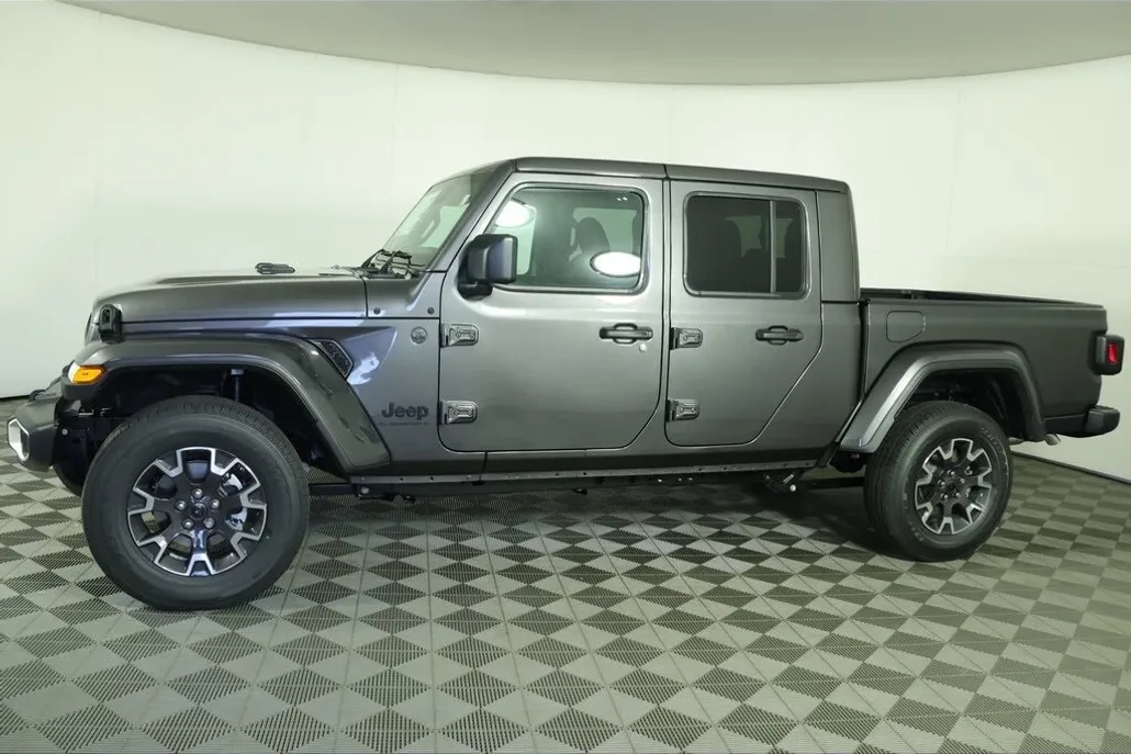2025 Jeep Gladiator Sport S photo 1