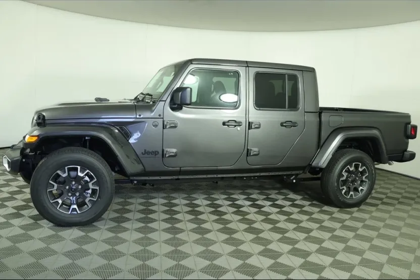 2025 Jeep Gladiator Sport S photo 1
