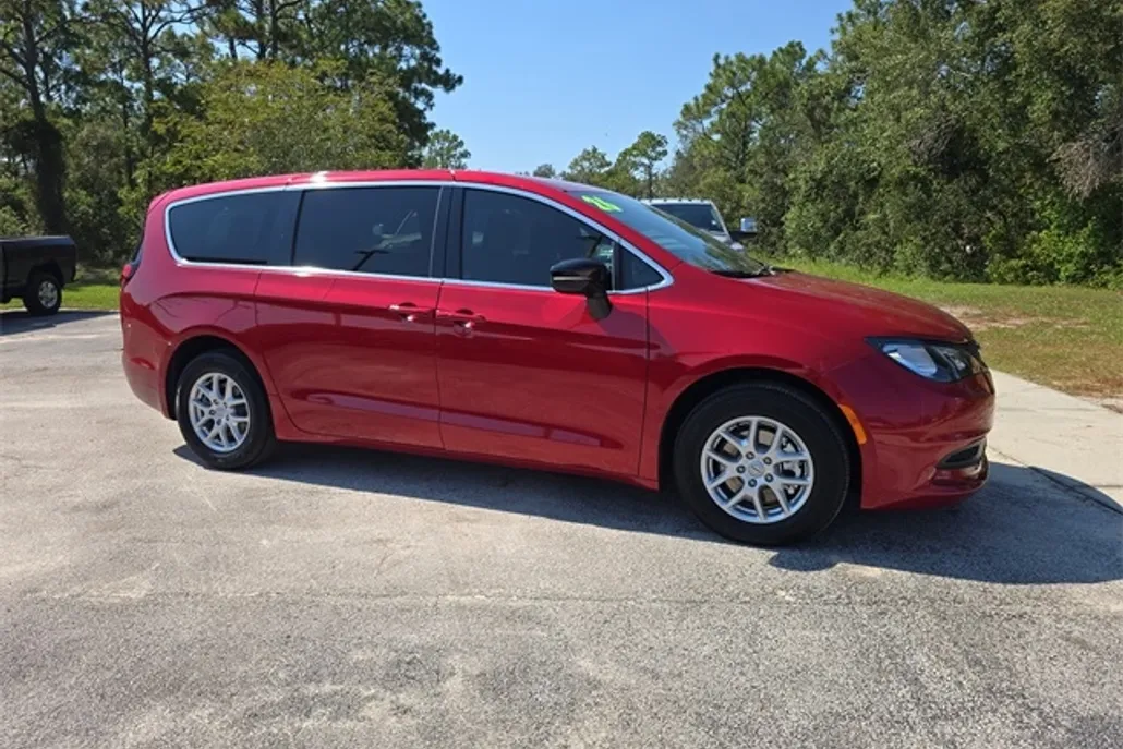 2026 Chrysler Voyager LX photo 1