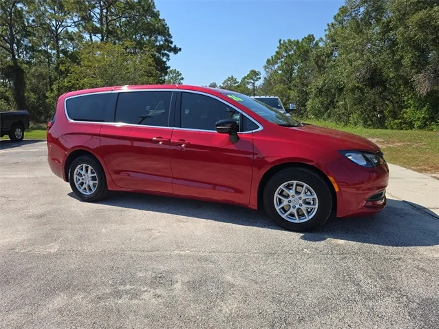 2026 Chrysler Voyager LX photo 1