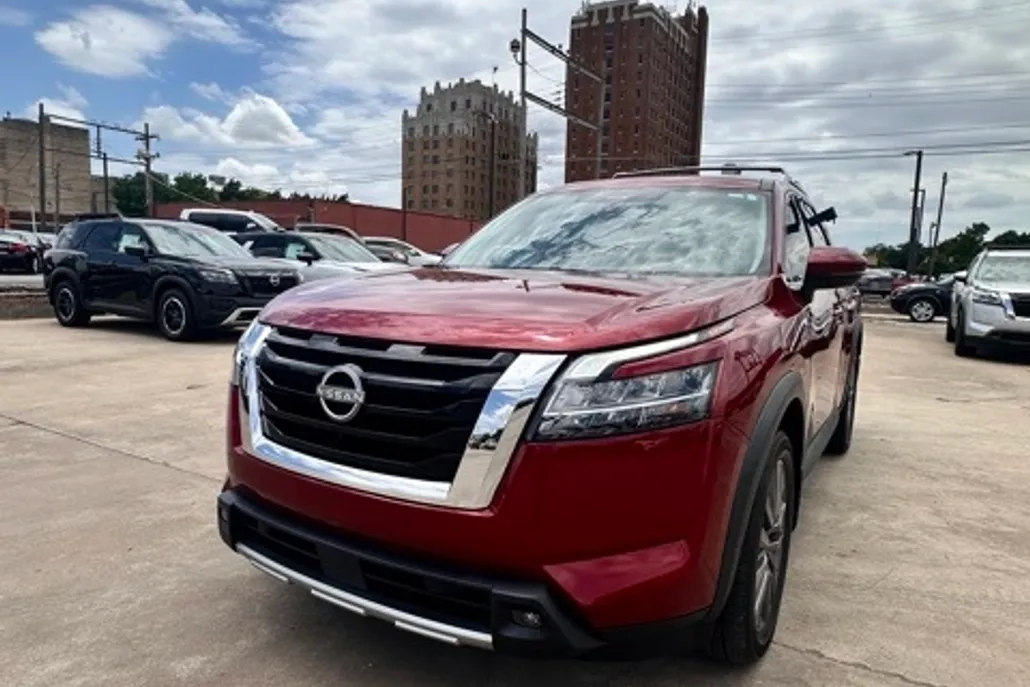 2023 Nissan Pathfinder SL photo 1