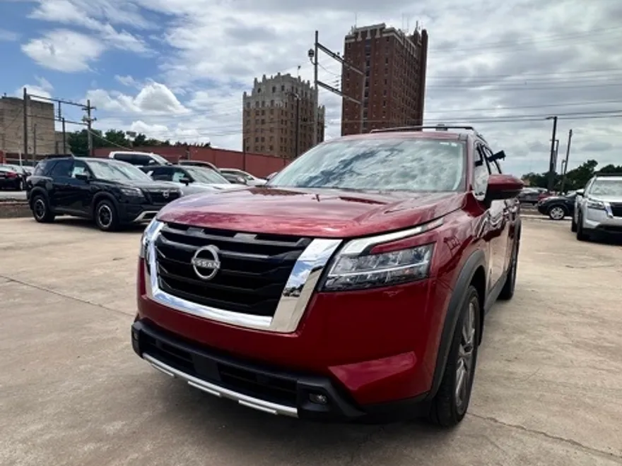 2023 Nissan Pathfinder SL photo 1