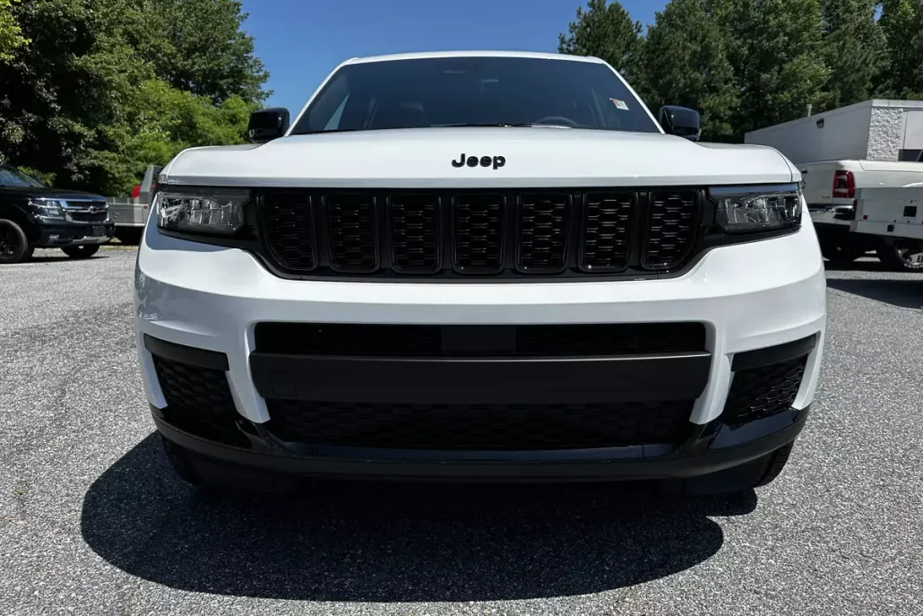 2025 Jeep Grand Cherokee Altitude photo 1