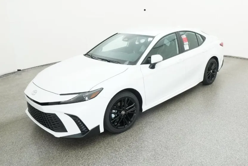 2025 Toyota Camry SE photo 1