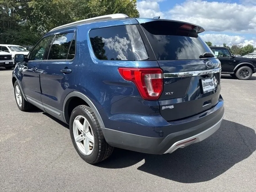 2017 Ford Explorer XLT photo 1