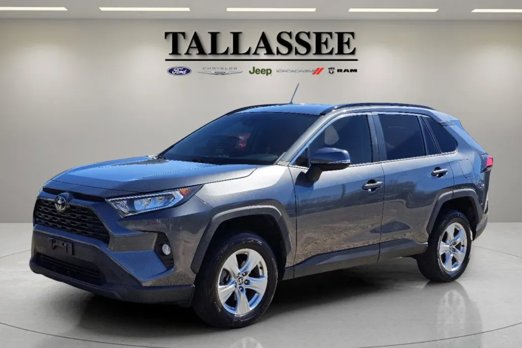 2021 Toyota RAV4 XLE photo 1