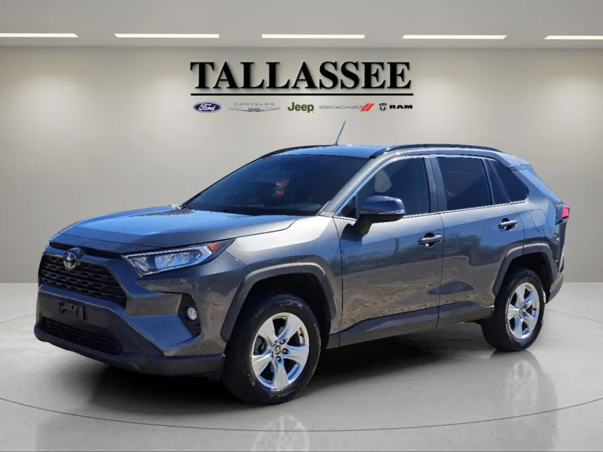 2021 Toyota RAV4 XLE photo 1