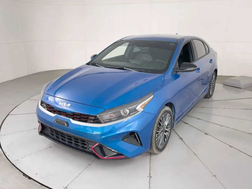 2022 Kia Forte GT-Line photo 1