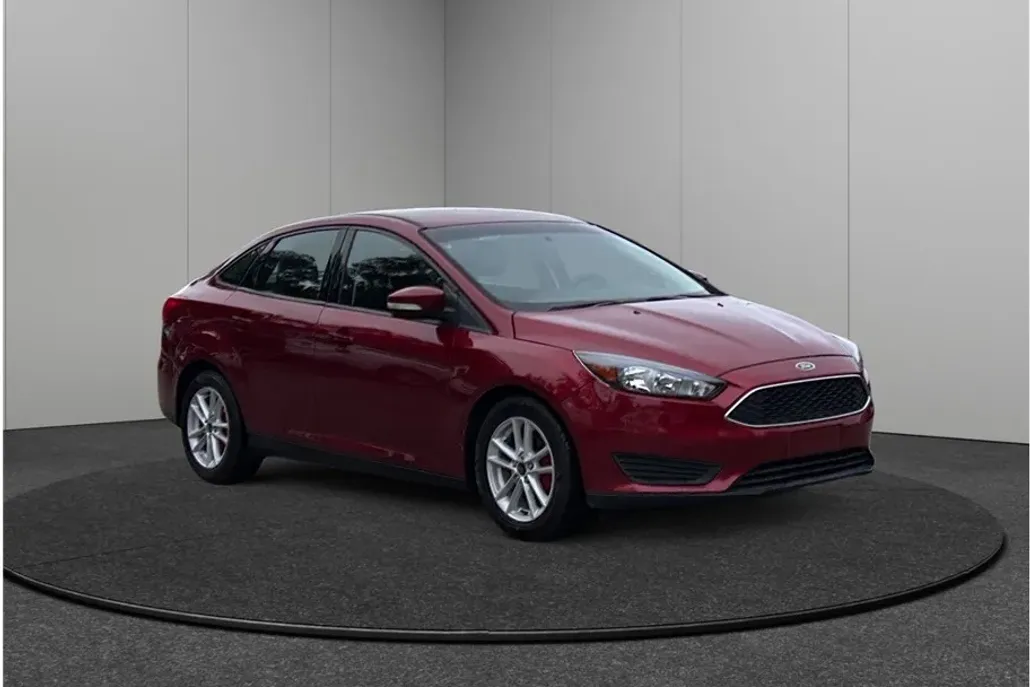 2017 Ford Focus Sedan photo 1