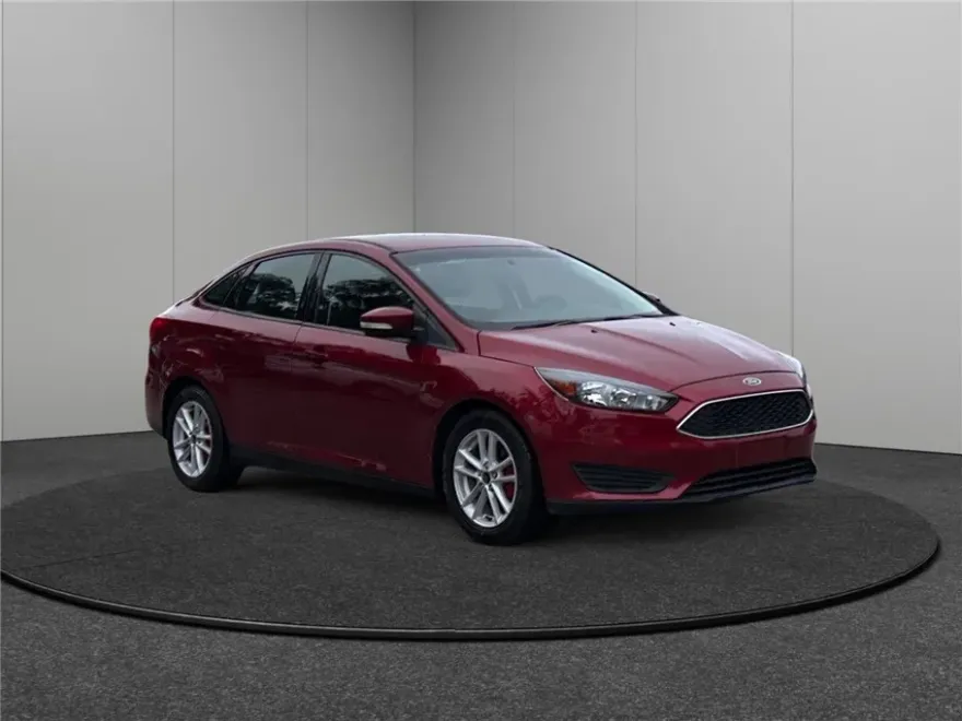 2017 Ford Focus Sedan photo 1