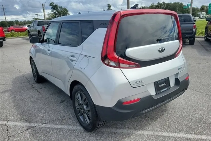 2021 Kia Soul S photo 1