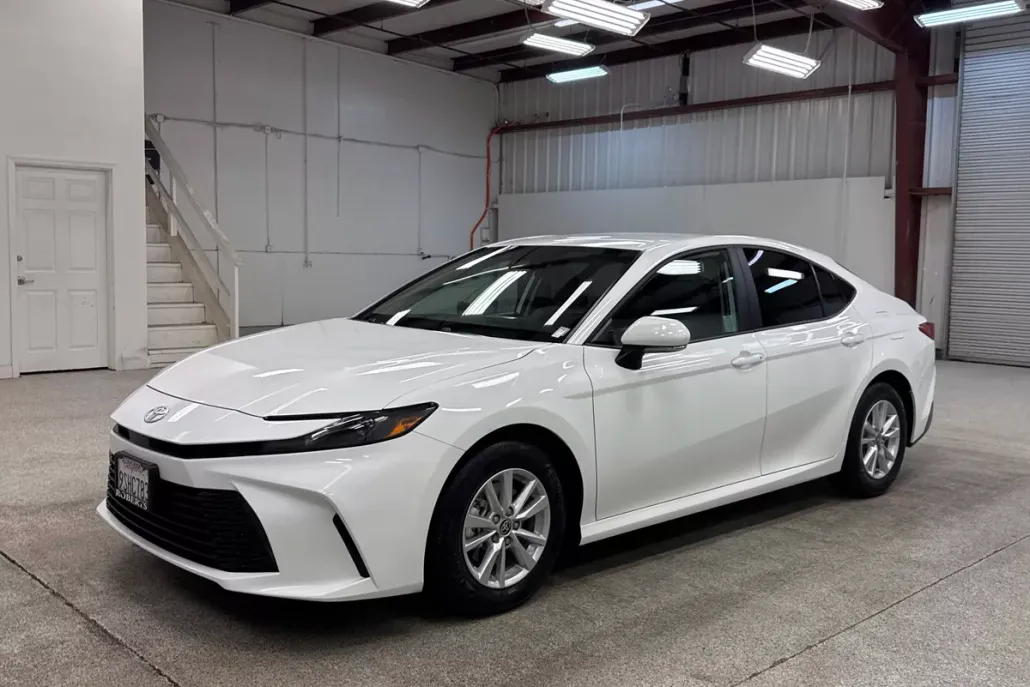 2025 Toyota Camry LE photo 1