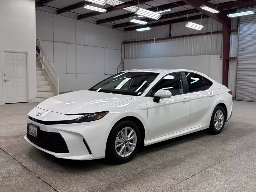 2025 Toyota Camry LE photo 1