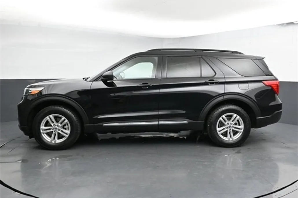 2022 Ford Explorer XLT photo 1