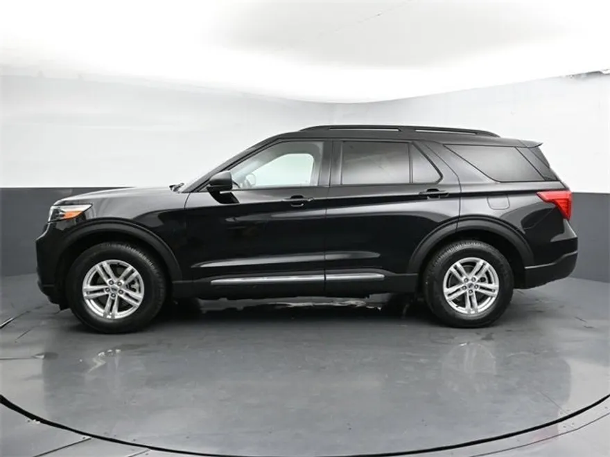 2022 Ford Explorer XLT photo 1