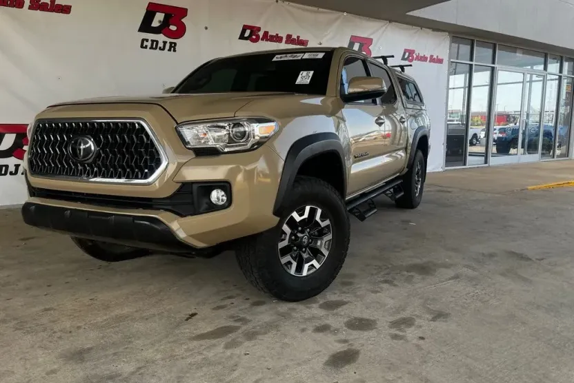 2019 Toyota Tacoma TRD Off-Road photo 1