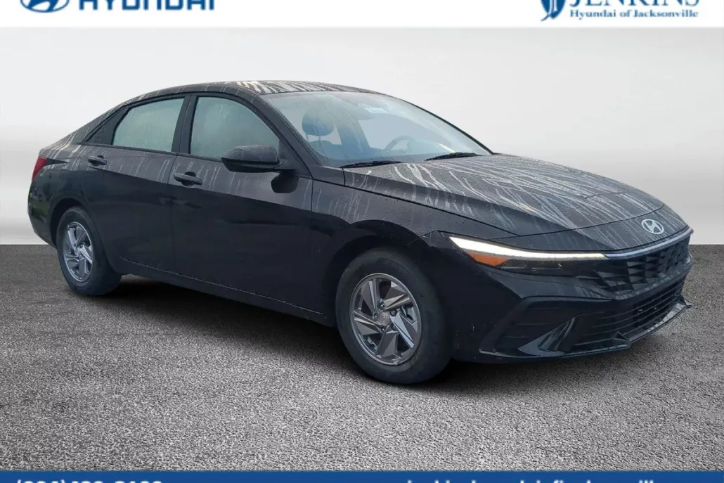2025 Hyundai Elantra SE photo 1