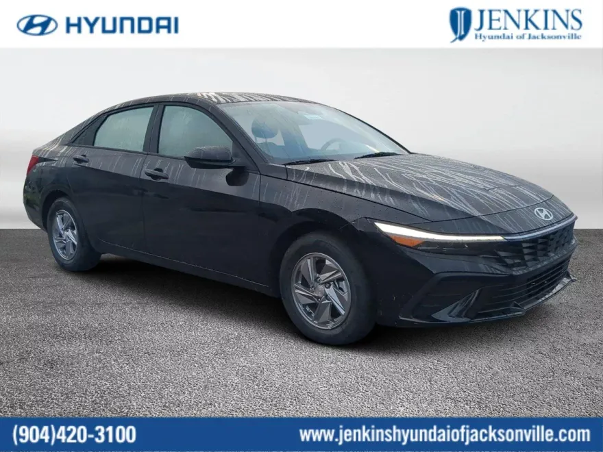 2025 Hyundai Elantra SE photo 1