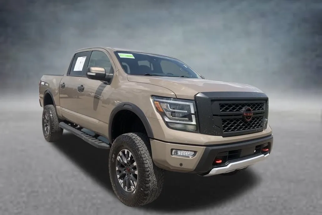 2023 Nissan Titan PRO-4X photo 1