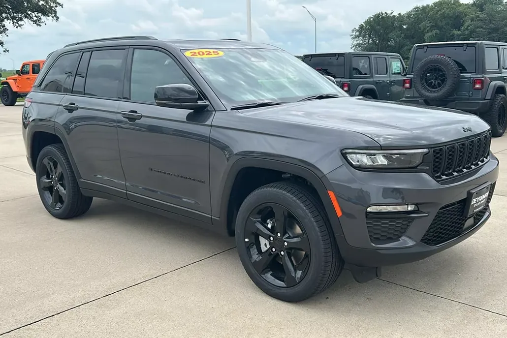 2025 Jeep Grand Cherokee Limited photo 1