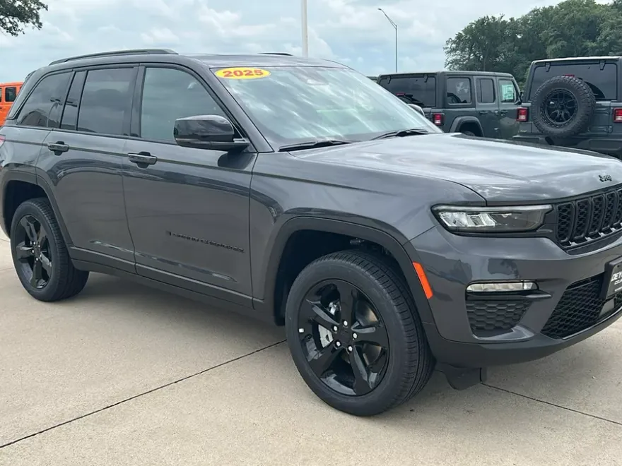 2025 Jeep Grand Cherokee Limited photo 1