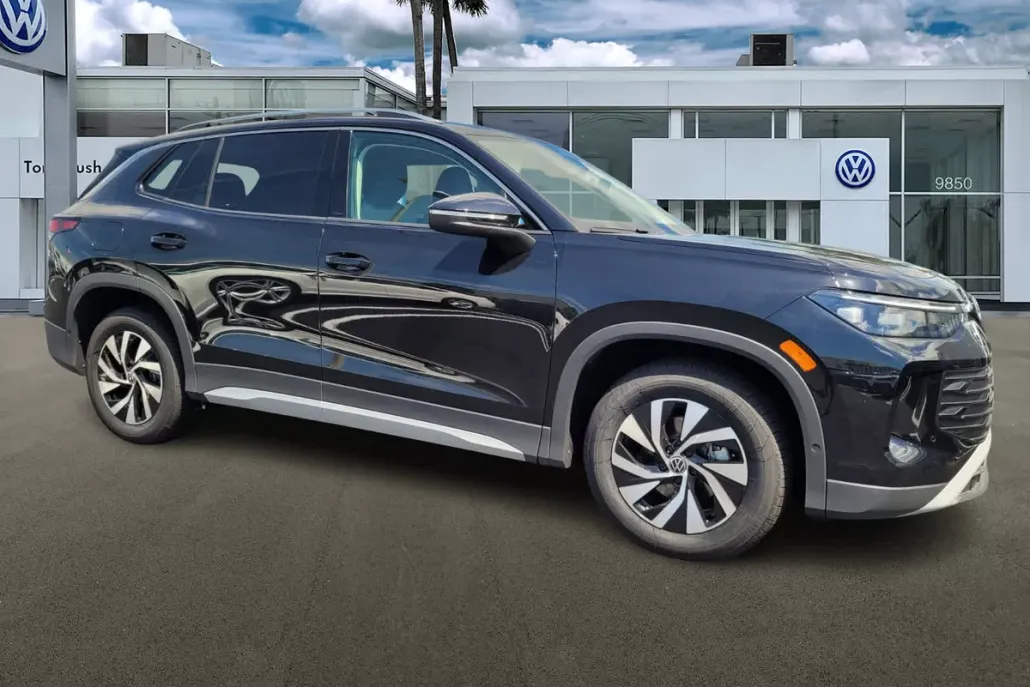 2025 Volkswagen Tiguan S photo 1