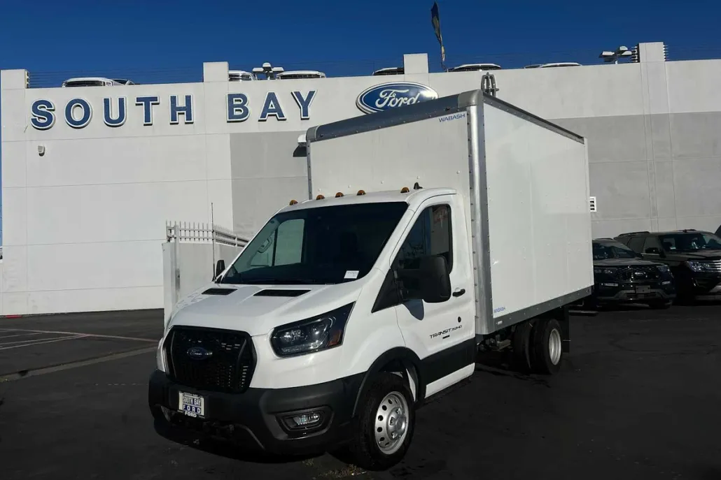 2023 Ford Transit Cutaway photo 1