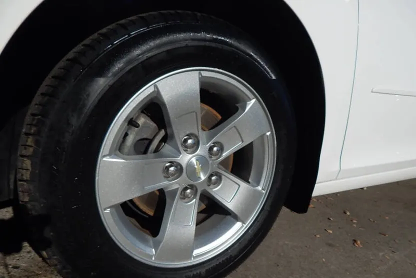 2013 Chevrolet Malibu LS photo 1