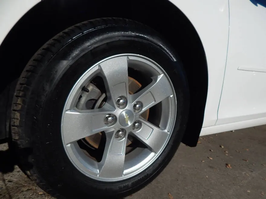 2013 Chevrolet Malibu LS photo 1