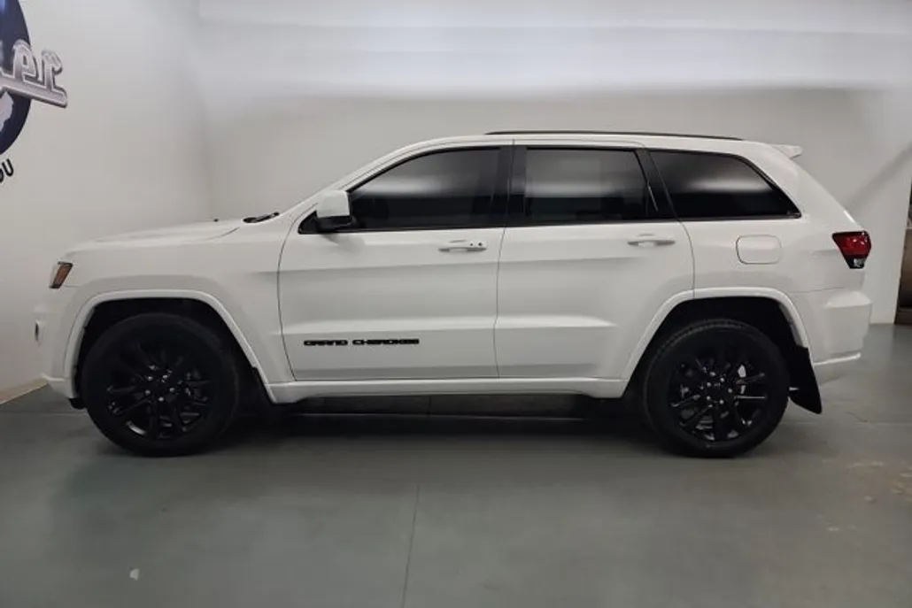 2021 Jeep Grand Cherokee Laredo X photo 1