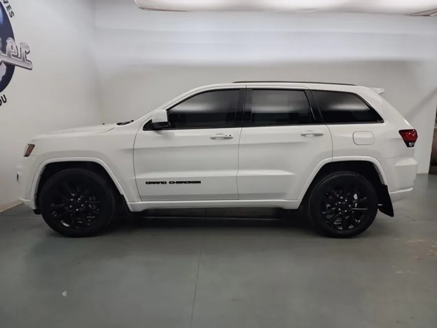 2021 Jeep Grand Cherokee Laredo X photo 1