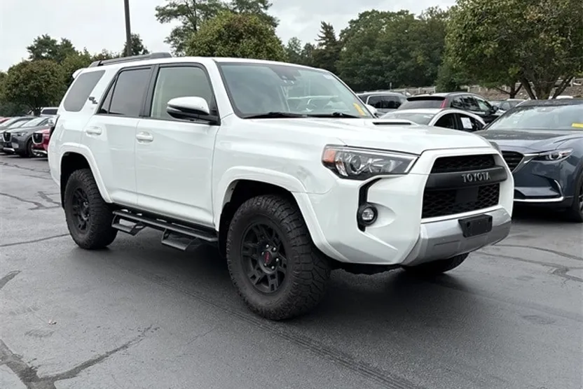 2024 Toyota 4Runner TRD Off-Road Premium photo 1