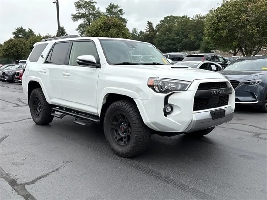 2024 Toyota 4Runner TRD Off-Road Premium photo 1