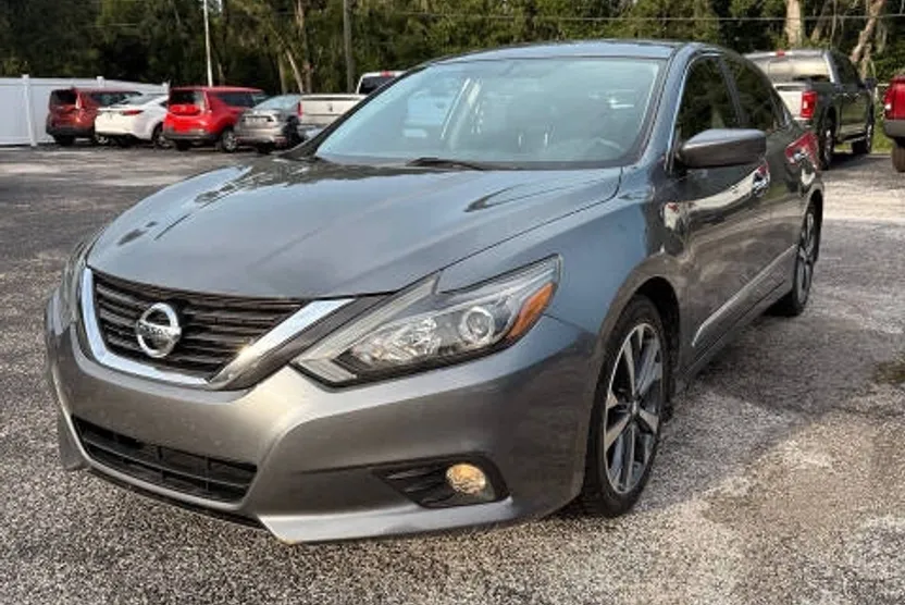 2016 Nissan Altima 2.5 SR photo 1