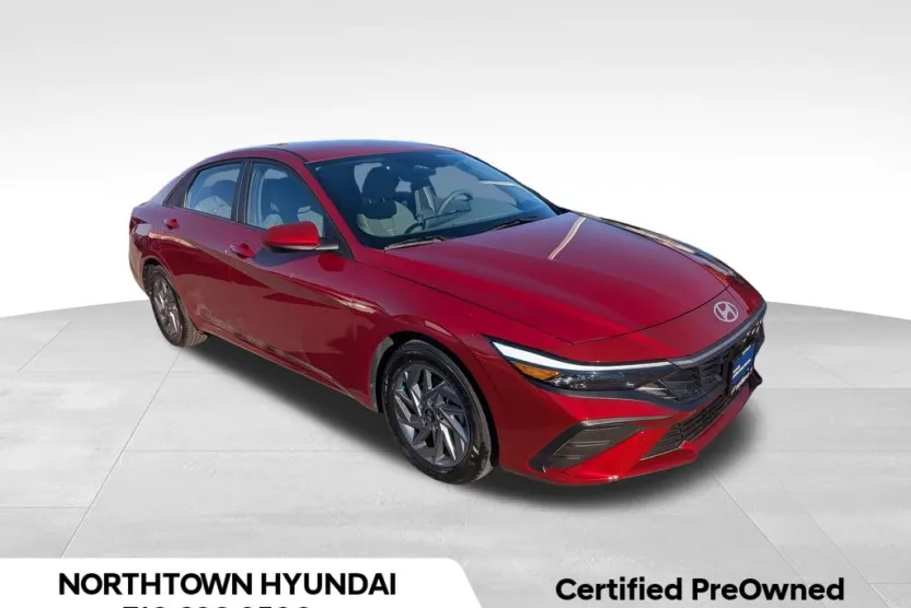 2024 Hyundai Elantra SEL photo 1