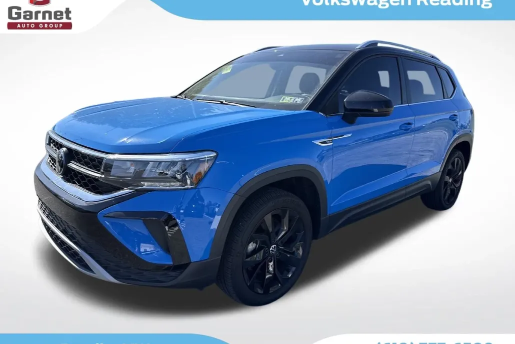 2024 Volkswagen Taos SE photo 1