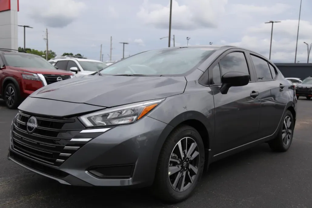 2025 Nissan Versa S photo 1