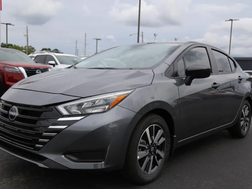 2025 Nissan Versa S photo 1