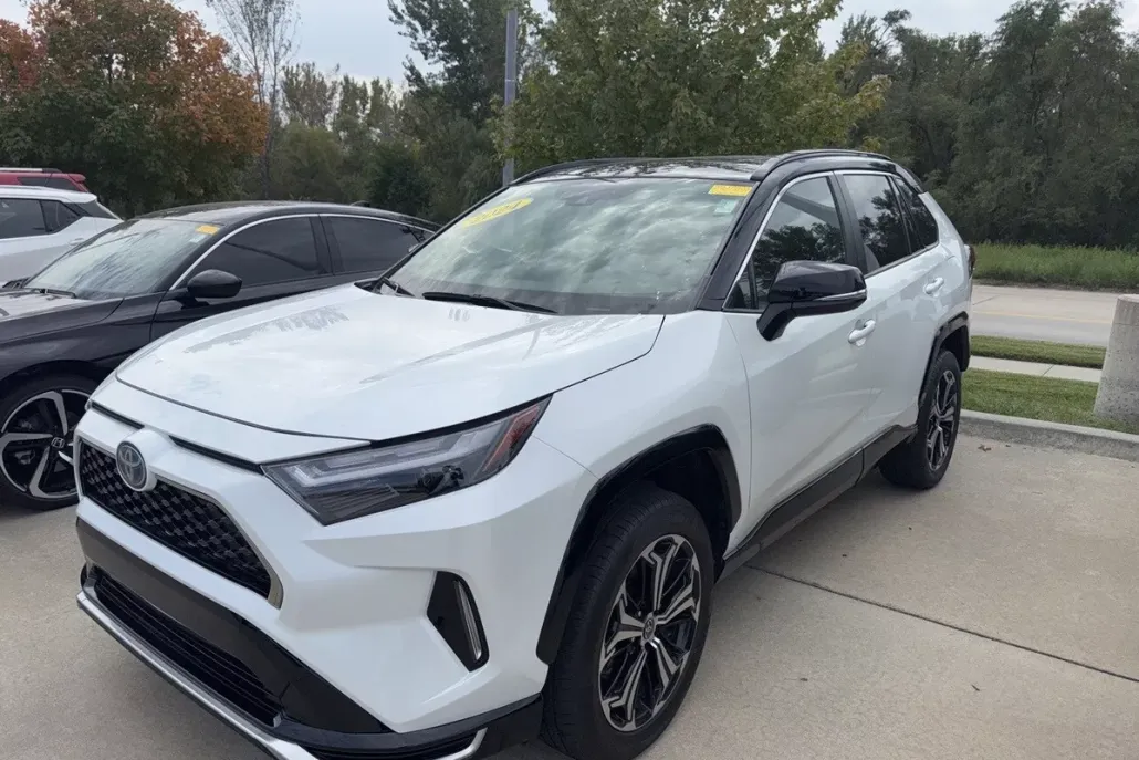 2024 Toyota RAV4 Prime XSE photo 1