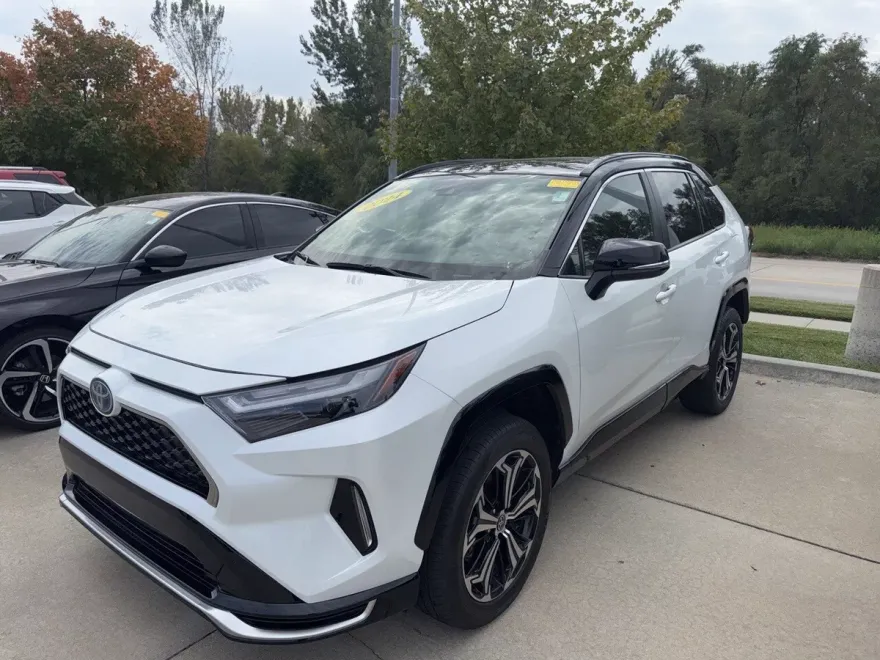 2024 Toyota RAV4 Prime XSE photo 1