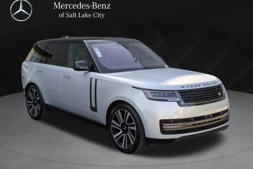 2023 Land Rover Range Rover SE photo 1