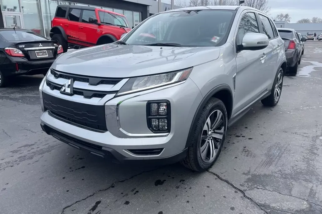 2024 Mitsubishi Outlander Sport ES LE SE photo 1
