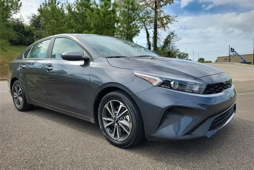 2024 Kia Forte LXS photo 1