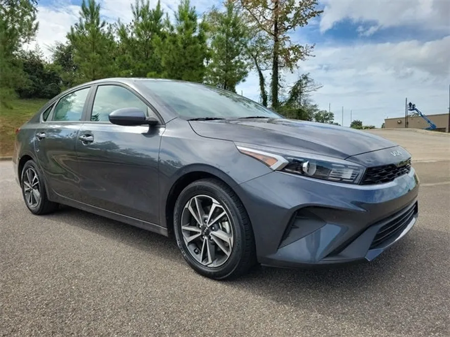 2024 Kia Forte LXS photo 1
