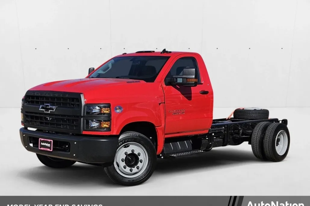 2024 Chevrolet Silverado 4500HD LT photo 1