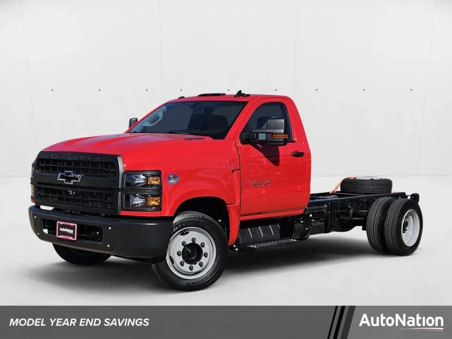2024 Chevrolet Silverado 4500HD LT photo 1