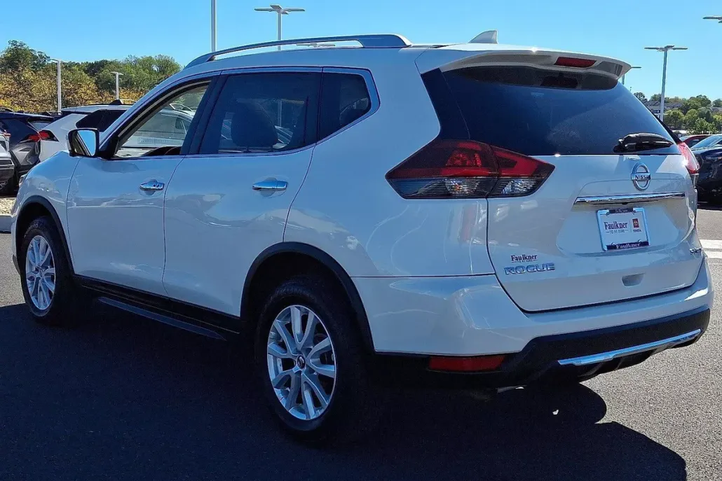 2018 Nissan Rogue AWD SV photo 1