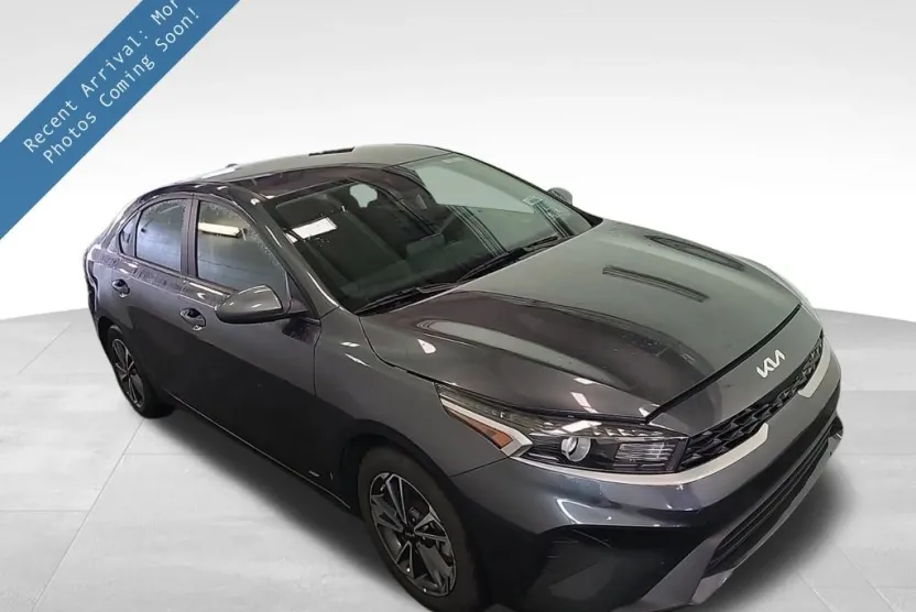 2024 Kia Forte LXS photo 1