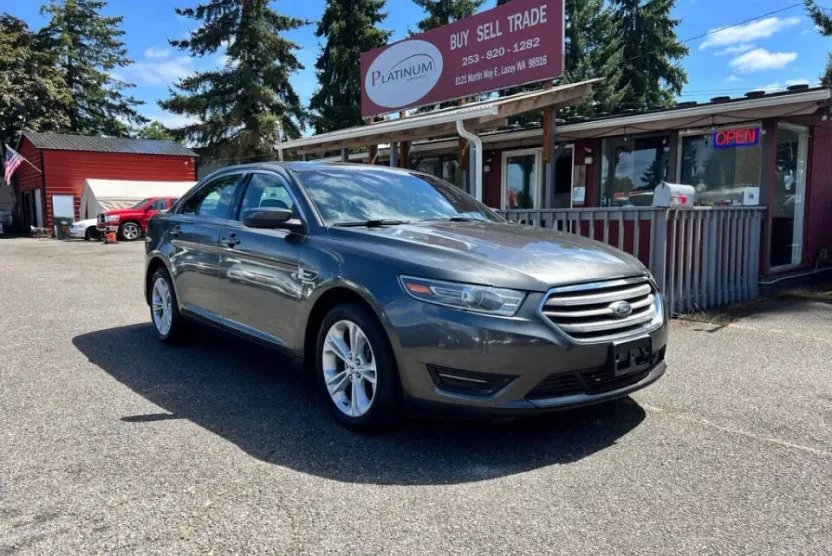 2018 Ford Taurus SEL photo 1